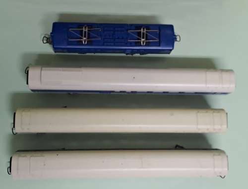 LIMA Blue Train Set Golden Series (5E Locomotive with 3 coaches) BOXED