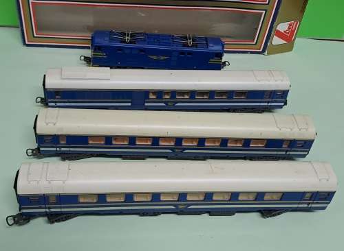 LIMA Blue Train Set Golden Series (5E Locomotive with 3 coaches) BOXED