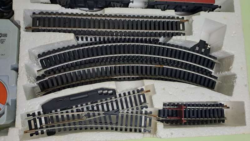 LIMA Shunter Train Set (Locomotive with 3 coaches) BOXED