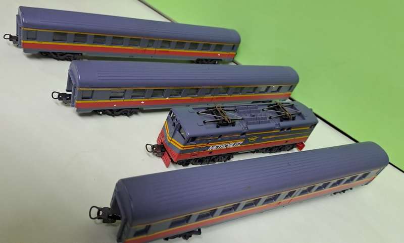LIMA Metroblitz Train Set (Locomotive with 3 coaches) (Last One) BOXED