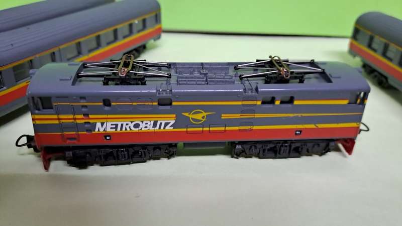 LIMA Metroblitz Train Set (Locomotive with 3 coaches) (Last One) BOXED