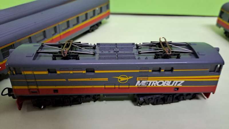 LIMA Metroblitz Train Set (Locomotive with 3 coaches) (Last One) BOXED