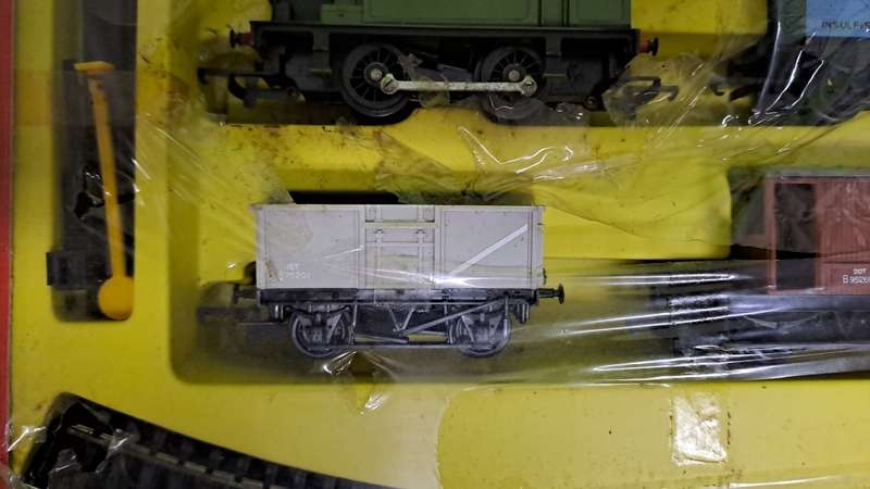 Horby Triang Train Set (Locomotive with 3 coaches) BOXED (NEW Old Stock Partly sealed LOCO NOT RUN)