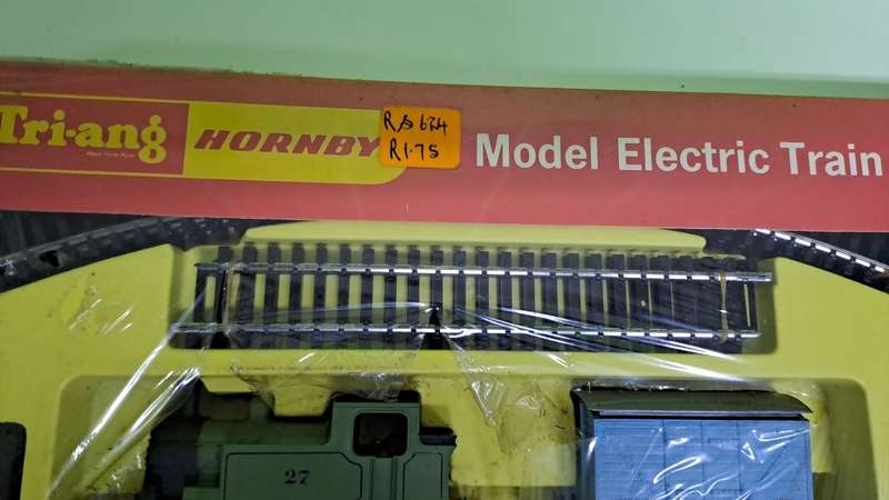 Horby Triang Train Set (Locomotive with 3 coaches) BOXED (NEW Old Stock Partly sealed LOCO NOT RUN)