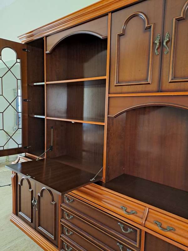 Wall Unit (almost new condition - ex Hartmann & Keppler)