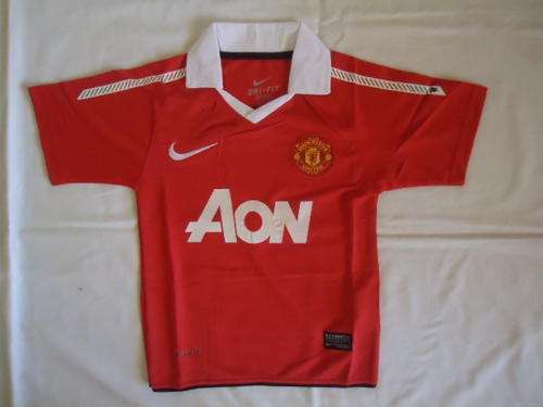 NIKE Manchester United Kiddies Top : 11 - 12 Years