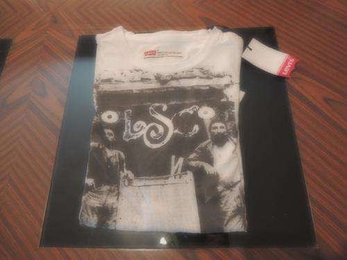 Authentic LEVI'S Mens Tee - Medium/Large/X Large