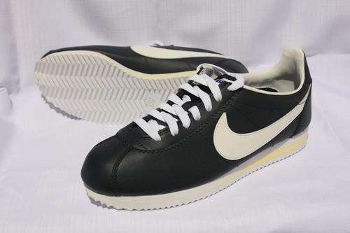 Nike Cortez Sneaker - Size 6 / 10