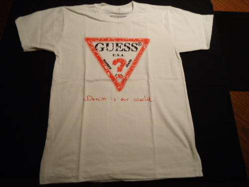 GUESS T Shirt - Medium