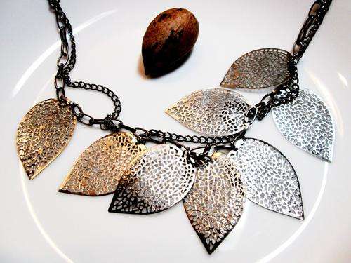 IMPORTED STOCK! Stunning ***AUTUMN LEAVES*** Necklace/Sweater Chain!