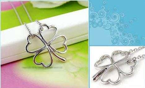 IMPORTED STOCK! Beautiful ***4 LEAF CLOVER*** Silver Clad Necklace!