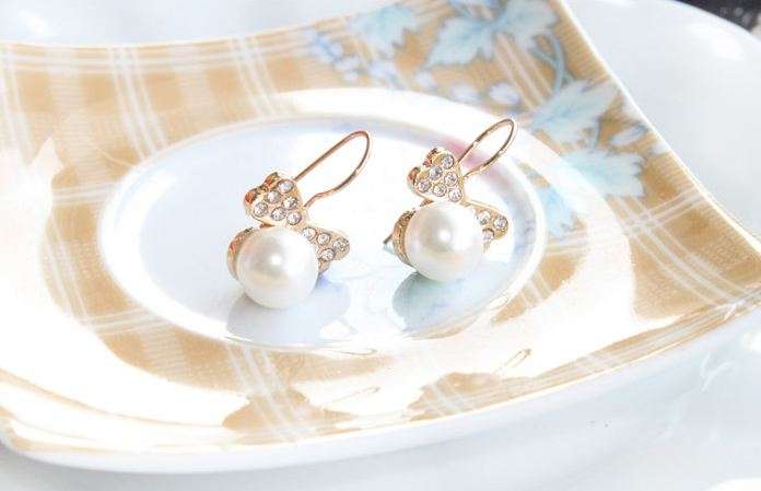 IMPORTED STOCK! Stunning ***PEARL on BOW*** Gold Clad Earrings!