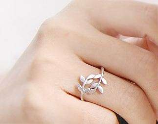 IMPORTED STOCK! Cute***LEAF*** Silver Clad Ring! 2 per Client Max! (Not Adjustable)