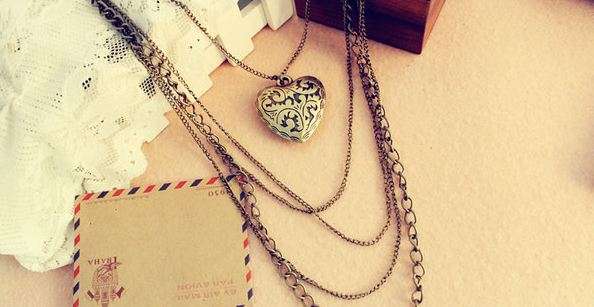 IMPORTED STOCK! Stunning ***HEART of GOLD*** Necklace/Sweater Chain!
