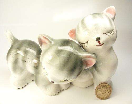 Exclusive Porcelain Figurine! *Two Cats - Salt & Pepper Shakers*