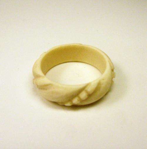 RARE VINTAGE AUTHENTIC IVORY RING! Age - 1977!