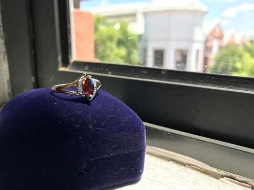 9ct Gold Garnet & Diamond Ring Stunning piece .