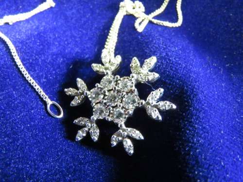 Stunning solid10kt white gold snowflake diamond pendant