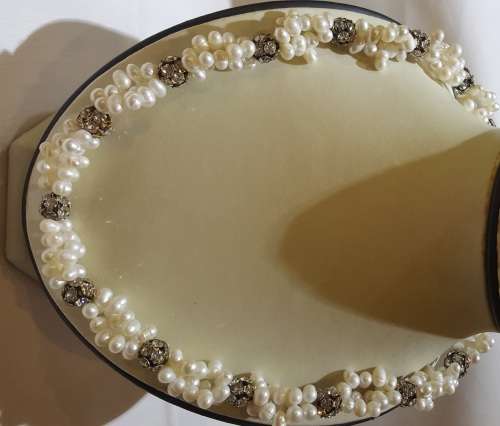 Freshwater pearl clustered necklace