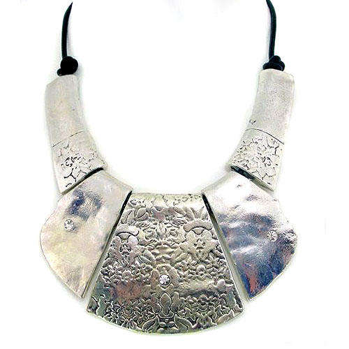 Silver metal necklace with crystal detail