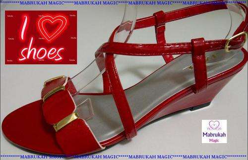 ***ENTICING SASSY RED STRAPPY WEDGE HEEL***@@@CRAZEEEE LOW LOW START PRICE....