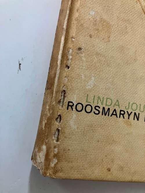 Roosmaryn en Wynruit - Linda Joubert. Hardeband sonder omslag, druk en datum onbekend.