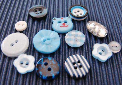 Blue & White Button Mix, 6g (Sold in Pack of Not Less than 18 Buttons)