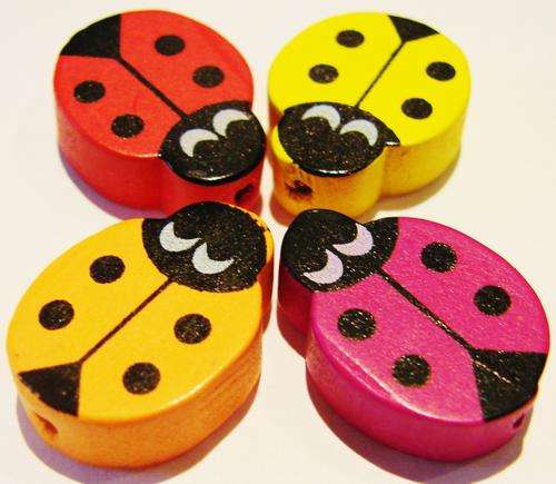 Packet of 20mm Wooden Ladybird Beads/Embellishments, Assorted Colours (5 Pieces per Pack)