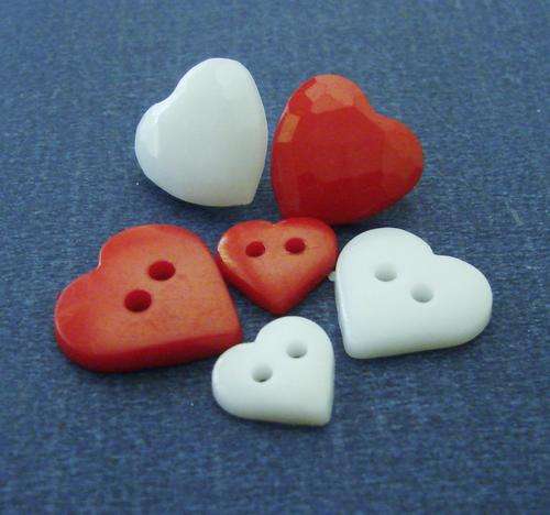 7.5g Pack of Red & White Heart Shaped Buttons