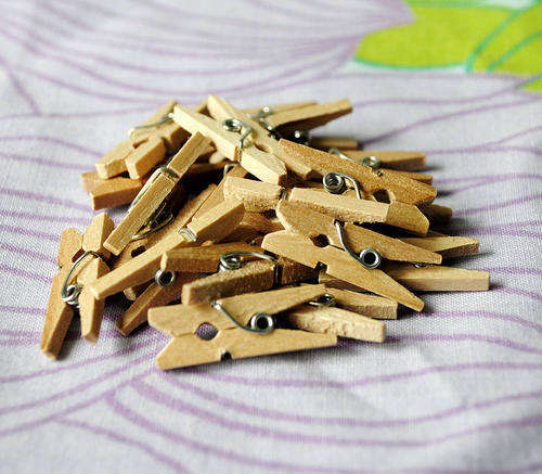 Packet of 25mm Natural Wooden Pegs (10 Pegs per Packet)