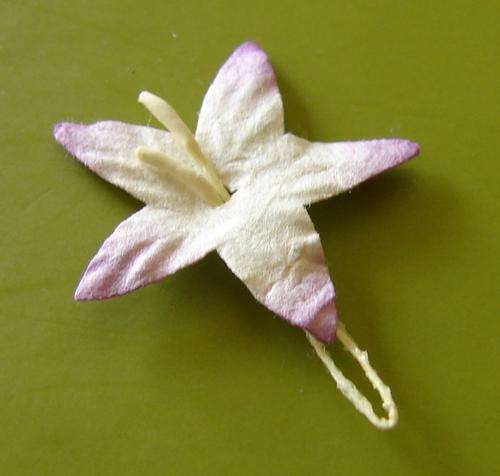 24mm Miniature Lilac & White Paper Flower Embellishments (Sold in Pack of 5 Flowers)