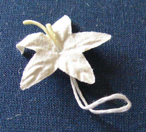 24mm Miniature White Paper Flower Embellishments (Sold in Pack of 5 Flowers)