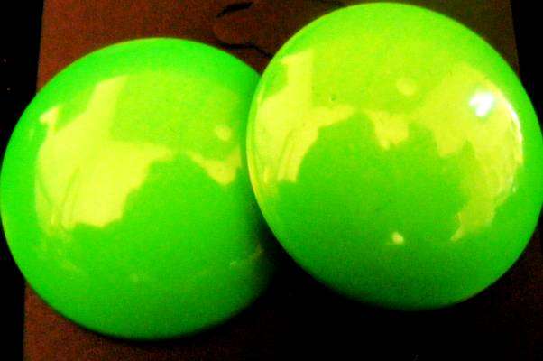 NEON EARRINGS GREEN