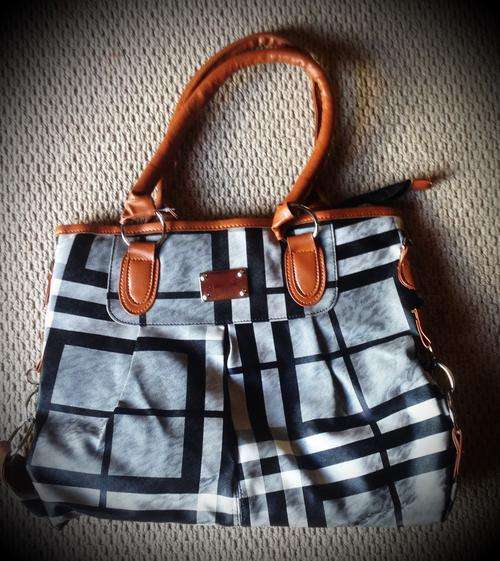 CHECKERED HANDBAG
