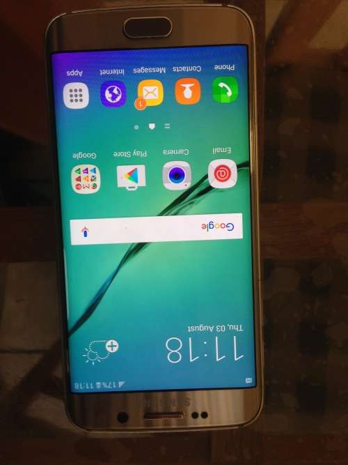 Genuine Samsung Galaxy S6 Edge - 64GB As New Condition - with box and wireless charger