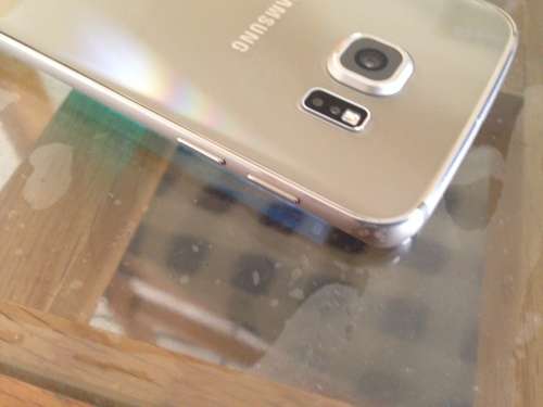Genuine Samsung Galaxy S6 Edge - 64GB As New Condition - with box and wireless charger