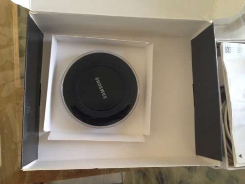 Genuine Samsung Galaxy S6 Edge - 64GB As New Condition - with box and wireless charger