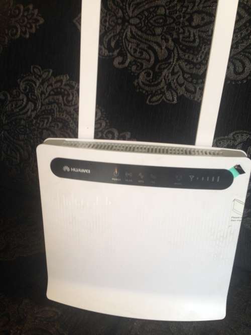 Huawei B593 4G LTE modem and router- connect up to 32 wireless devices used for 10 days