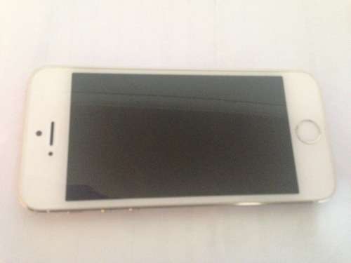 iPhone 5s 32 gb in brand new condition totally scratch less bargain very late entry