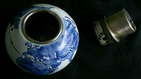 VINTAGE PORCELAIN GIGARETTE LIGHTER - Shipping Line