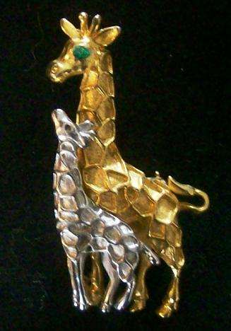 VINTAGE GIRAFFE BROOCH WITH EMERALD EYE