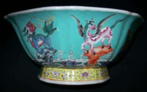 VINTAGE CHINESE FOOTED BOWL