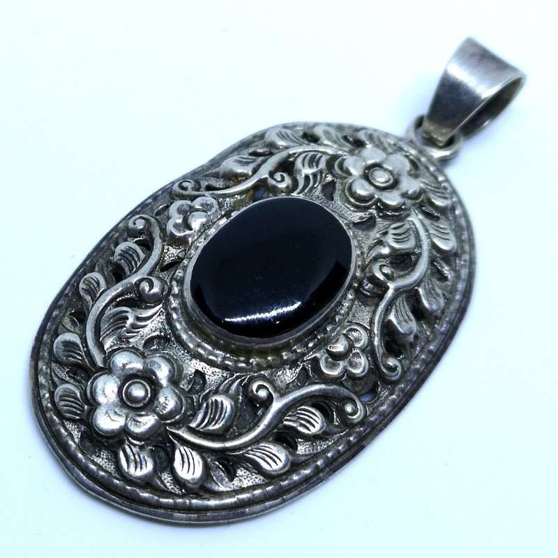 13mm x 17mm Oval ONIX Gemstone | Set in Big Flower Detailed Sterling Silver | 65mm Long Pendant
