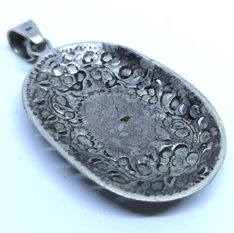 13mm x 17mm Oval ONIX Gemstone | Set in Big Flower Detailed Sterling Silver | 65mm Long Pendant