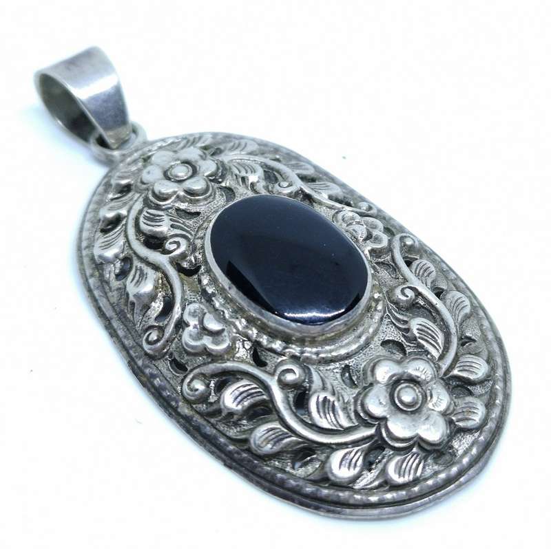 13mm x 17mm Oval ONIX Gemstone | Set in Big Flower Detailed Sterling Silver | 65mm Long Pendant