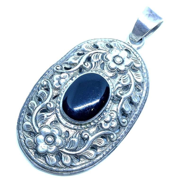 13mm x 17mm Oval ONIX Gemstone | Set in Big Flower Detailed Sterling Silver | 65mm Long Pendant