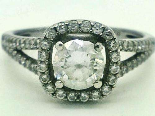 Beautiful 925 Sterling Silver Ring ..Crazy R1 start