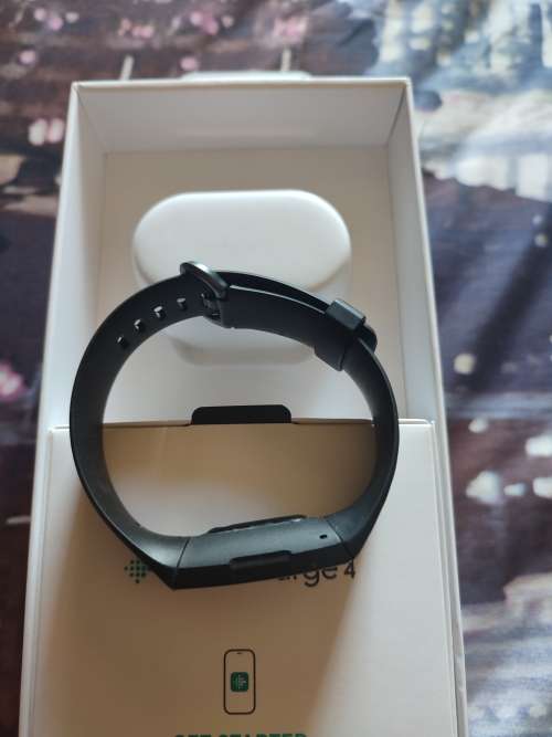 Fitbit Charge 4