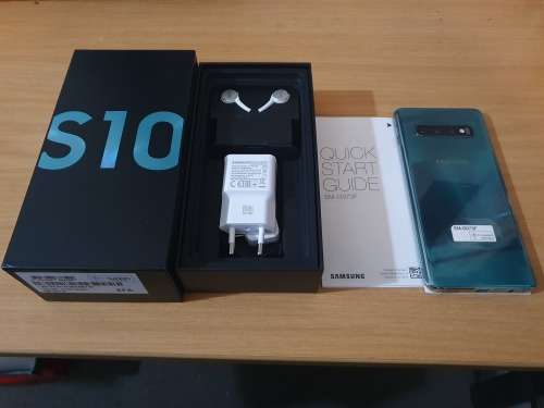 Samsung S10 Full Size (128 gig ROM/ gig RAM) in immaculate condition with box and accessories