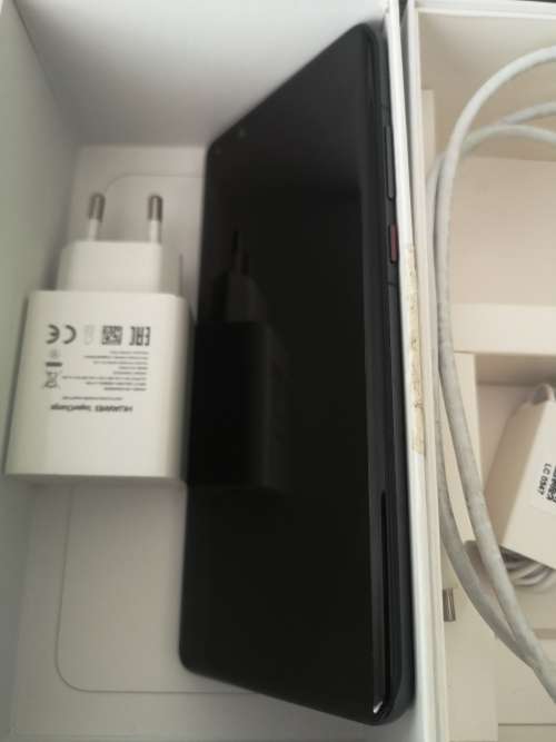 Huawei P40 Pro 5G Dual Sim 256 gig ROM /8 gig RAM on its box with accessories like new